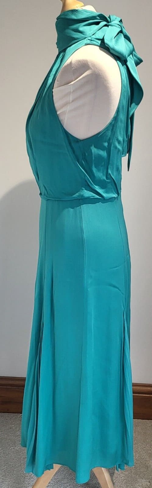REISS ELEGANT HALTER DRESS UK SIZE 10 - BEAUTIFUL BACK/FLARE/PLEAT SKIRT DETAIL
